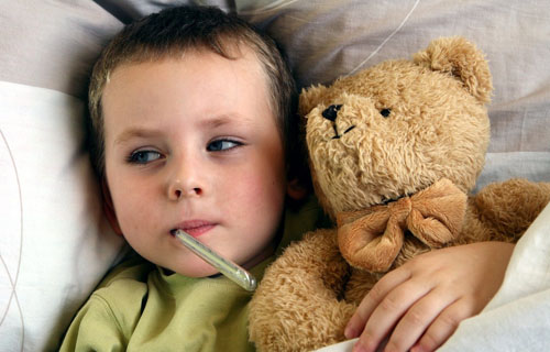 Cosa fare se un bambino ha mal di gola