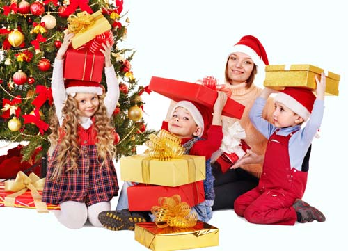 famiglia vicino all'albero di Natale