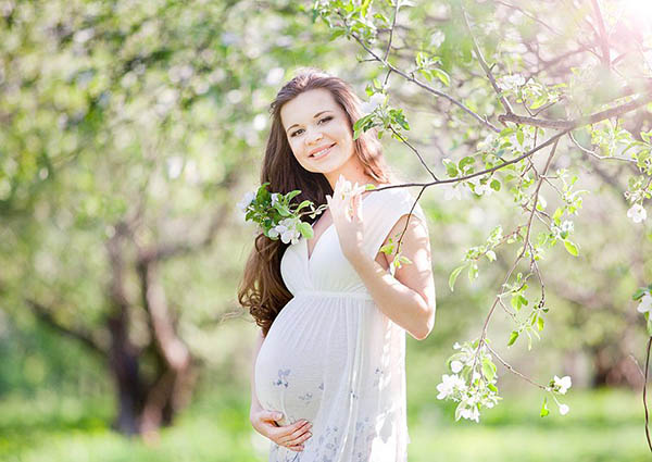 Questi segni, associati alla gravidanza e al parto, proteggeranno la madre e il bambino dal male