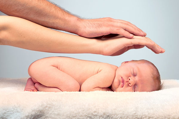 Questi segni, associati alla gravidanza e al parto, proteggeranno la madre e il bambino dal male