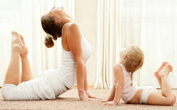 Giocare a Yoga: tre esercizi utili per il bambino