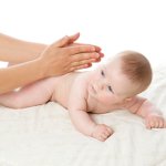Come fare un massaggio del bambino Come fare un massaggio del bambino