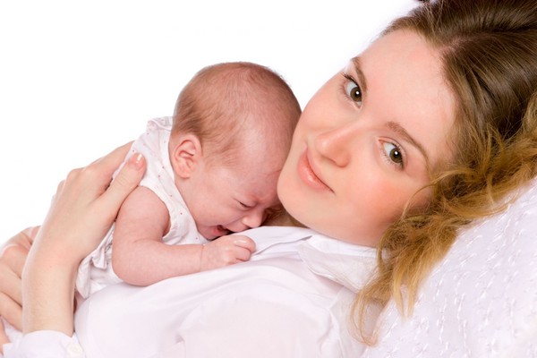Cosa devo fare se sento l'odore acre delle feci nel bambino? Che cosa significa la presenza di un odore acido nel pannolino del bambino?