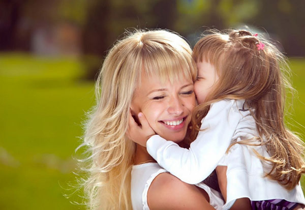 Come sollevare un bambino felice: tre regole per i genitori