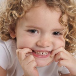 Perché il bambino macina i denti?