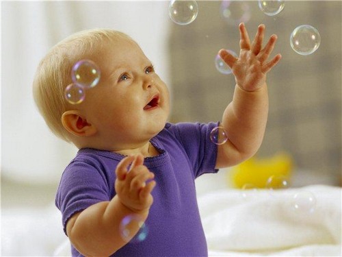 Bambino a 6 mesi