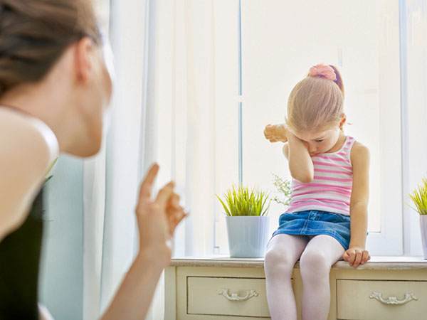 Bambino timido: cosa fare i genitori