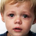 Sollevare un bambino promosso