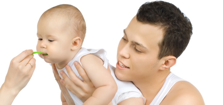 Introduzione di alimentazione complementare al bambino in 5 mesi