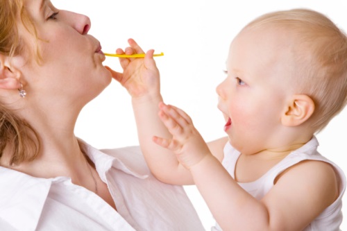 Introduzione di alimentazione complementare al bambino in 5 mesi