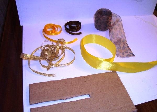 Come fare un fiocco di nastro di raso con le tue mani