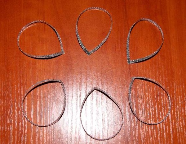 Come fare un fiocco di nastro di raso con le tue mani