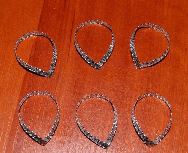 Come fare un fiocco di nastro di raso con le tue mani