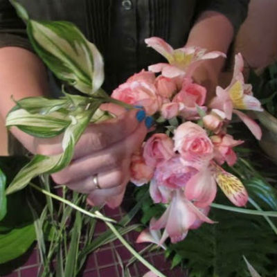 Mazzo di fiori con le proprie mani