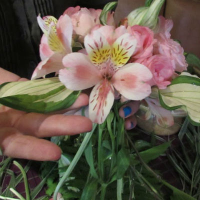 Mazzo di fiori con le proprie mani