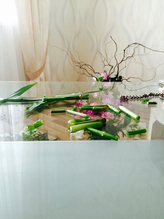 Sistemiamo il bouquet con il nastro