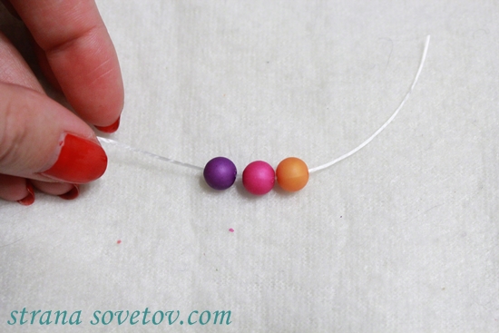Set per bambini: braccialetto e collana di nastri e perline