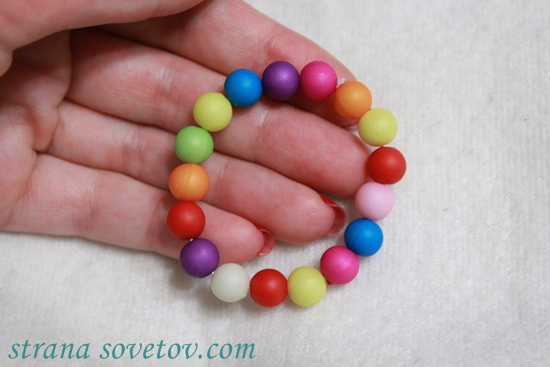 Set per bambini: braccialetto e collana di nastri e perline