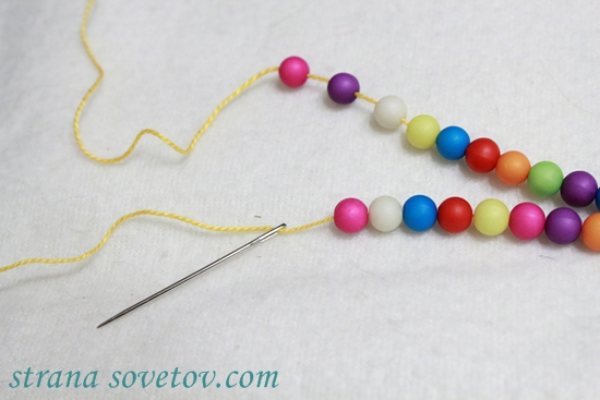 Set per bambini: braccialetto e collana di nastri e perline