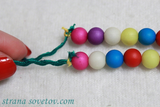 Set per bambini: braccialetto e collana di nastri e perline