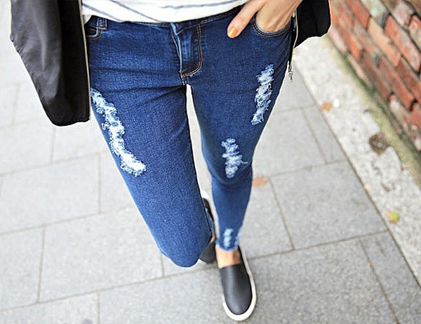 Come fare i jeans con graffi o jeans strappati da soli