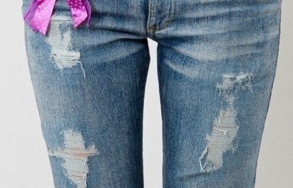 Come fare i jeans con graffi o jeans strappati da soli