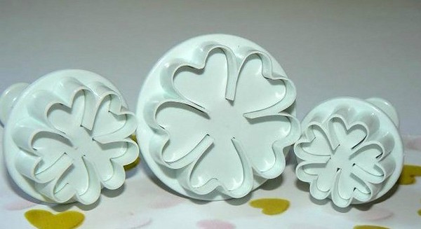 Stampi per mastice con le loro mani: fare ornamenti da mastici 
