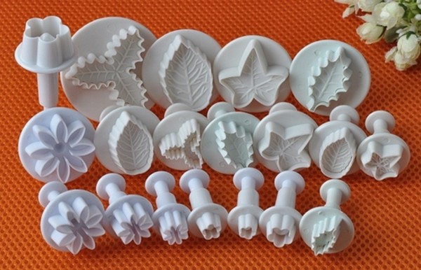 Stampi per mastice con le loro mani: fare ornamenti da mastici 