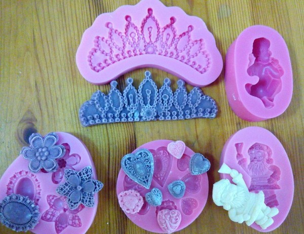 Stampi per mastice con le loro mani: fare ornamenti da mastici Stampi per mastice con le loro mani: fare ornamenti da mastici