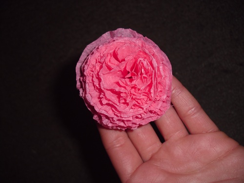 Garofani di carta colorata con le proprie mani il 9 maggio