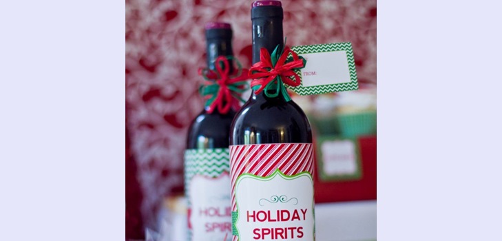 Come decorare una bottiglia come regalo: 5 idee con una foto