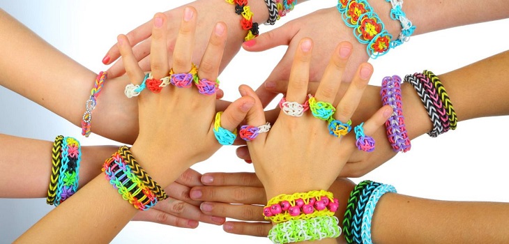 Bracciali belli e originali in bande di gomma, lezioni di video e foto