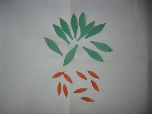 Favoloso pavone fatto di carta colorata