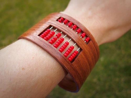 Come creare un braccialetto con le tue mani
