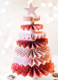 Come fare un albero di Natale dalla carta