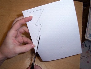 ritaglia il cartoncino bianco fai il pezzo