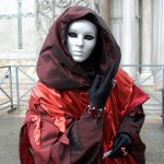 Come fare una maschera con le tue mani per Halloween?