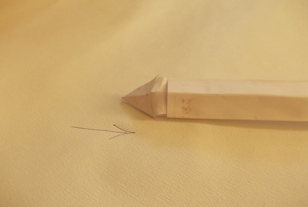 Come fare una spada dalla carta con le tue mani
