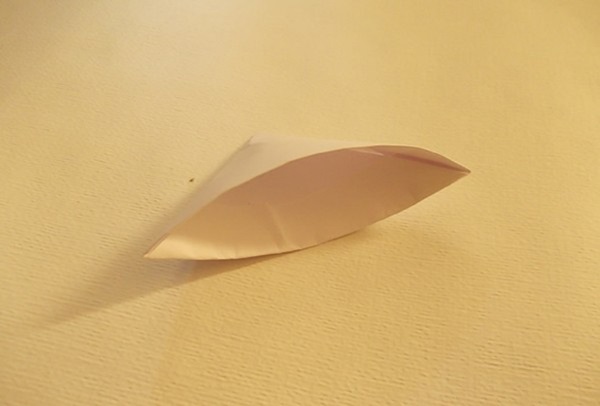 Come fare una spada dalla carta con le tue mani