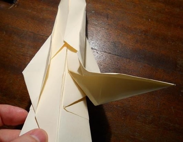 Come fare una spada dalla carta con le tue mani