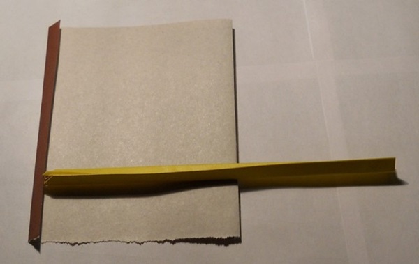 Come fare una spada dalla carta con le tue mani
