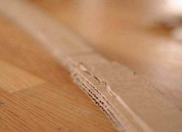 Come fare una spada dalla carta con le tue mani