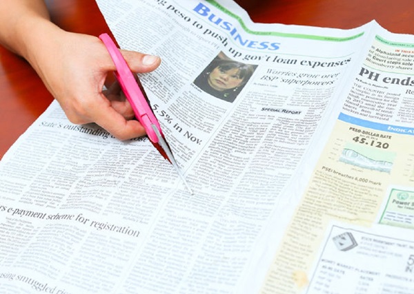 Come fare una spada dalla carta con le tue mani