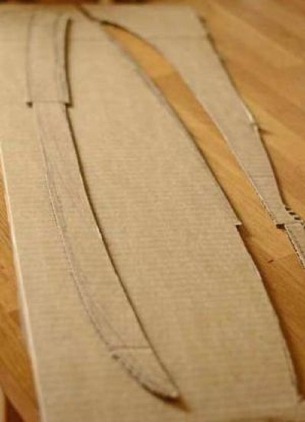Come fare una spada dalla carta con le tue mani
