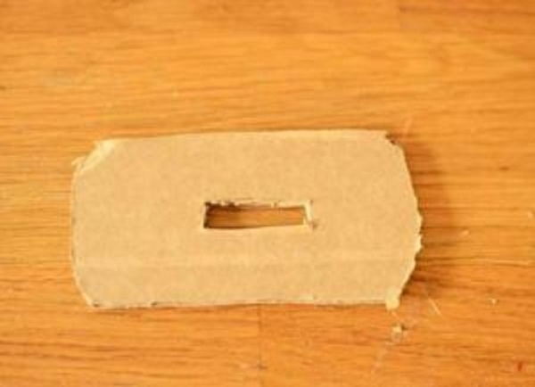 Come fare una spada dalla carta con le tue mani