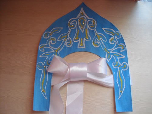 Kokoshnik russo di cartone