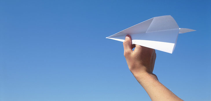 Come fare un aereo dalla carta in più fasi