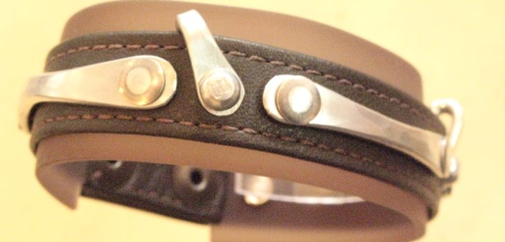 Come fare un braccialetto in pelle di grandi dimensioni
