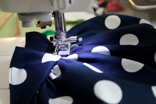 Come cucire vestiti per le bambole con le tue mani