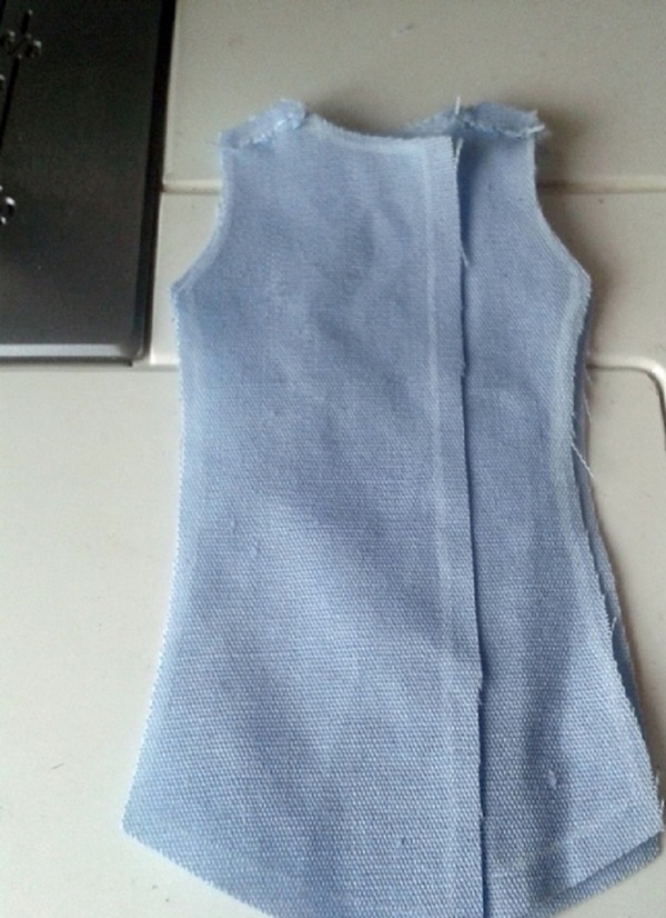 Come cucire vestiti per le bambole con le tue mani